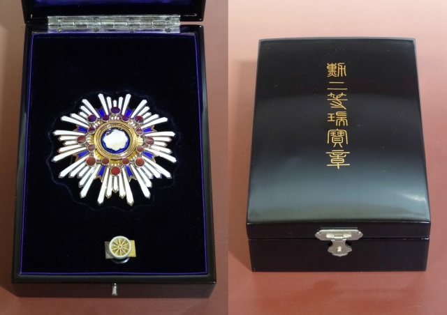 勲二等瑞宝章 略綬 勲章 徽章 勲二等瑞宝章をお譲りいただきました｜