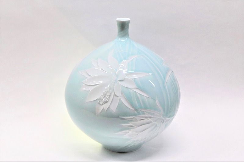 Japan Pottery Net / 青白磁渦文壺 可愛い白青磁壺