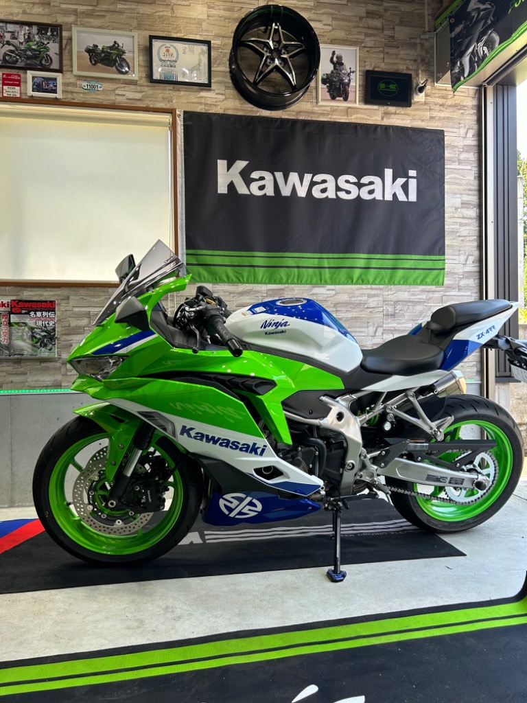 4点商品 ば Puig 21767H Z-RACING SCREEN [SMOKE] Kawasaki ZX-4R