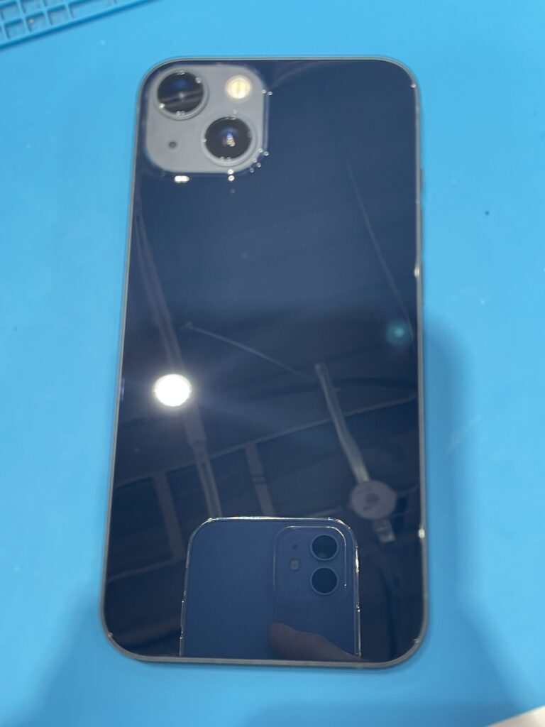 iPhone 13 128GB 青 背面ひび割れあり Apple iPhone 13 青色 (背面