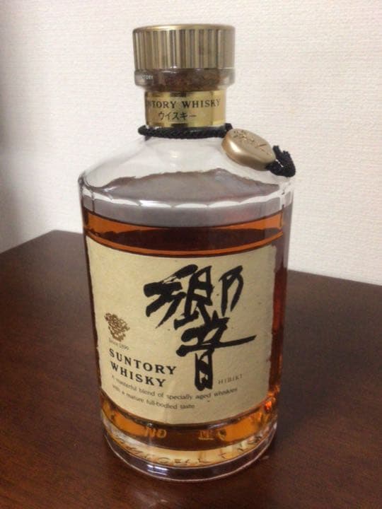 サントリー 響 700ml ゴールドラベル　古酒　ウイスキー 楽天市場】【レトロ：17年表記なしラベル】響 ゴールドラベル 首掛け