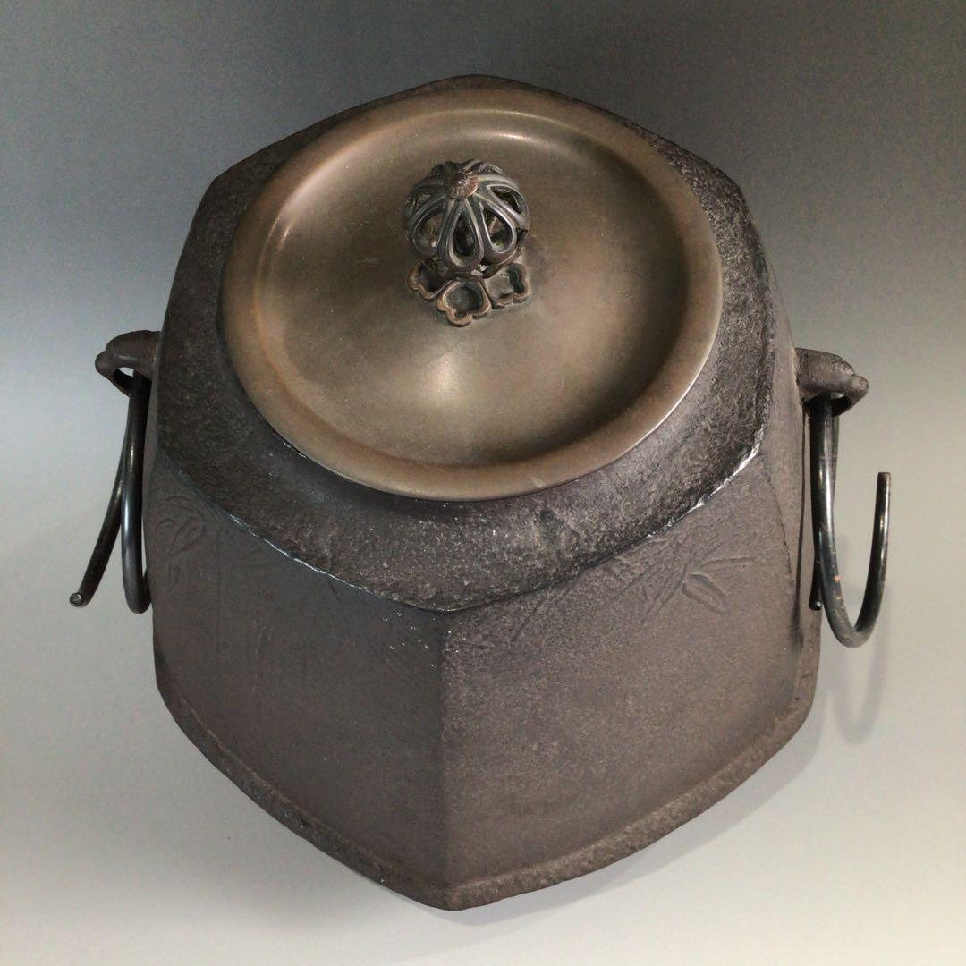 P476 茶釜 『釜師 畠春斎造』『竹紋』『六方翼形釜』 共箱 茶道具