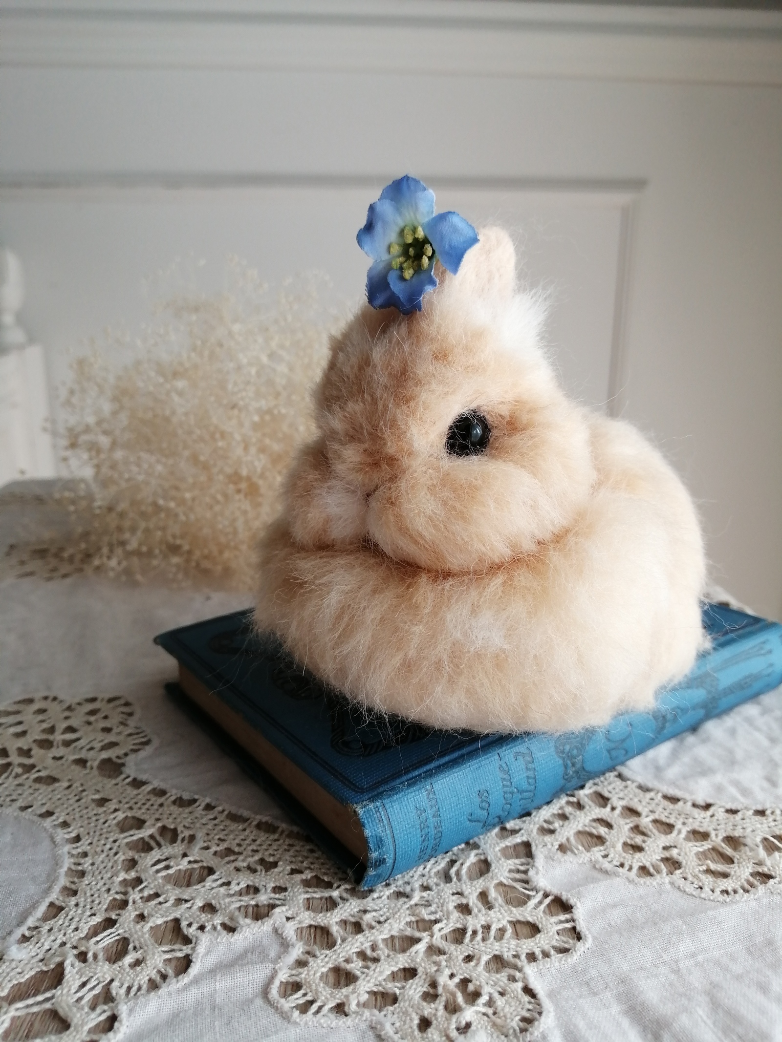 ☆様 うさぎ 羊毛フェルト額縁入り 羊毛フェルトうさぎ香箱座り