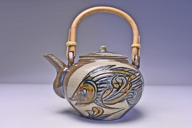 金城次郎 壷屋焼ぐい呑 共箱 栞 人間国宝 壺屋焼 魚文 やちむん 金城