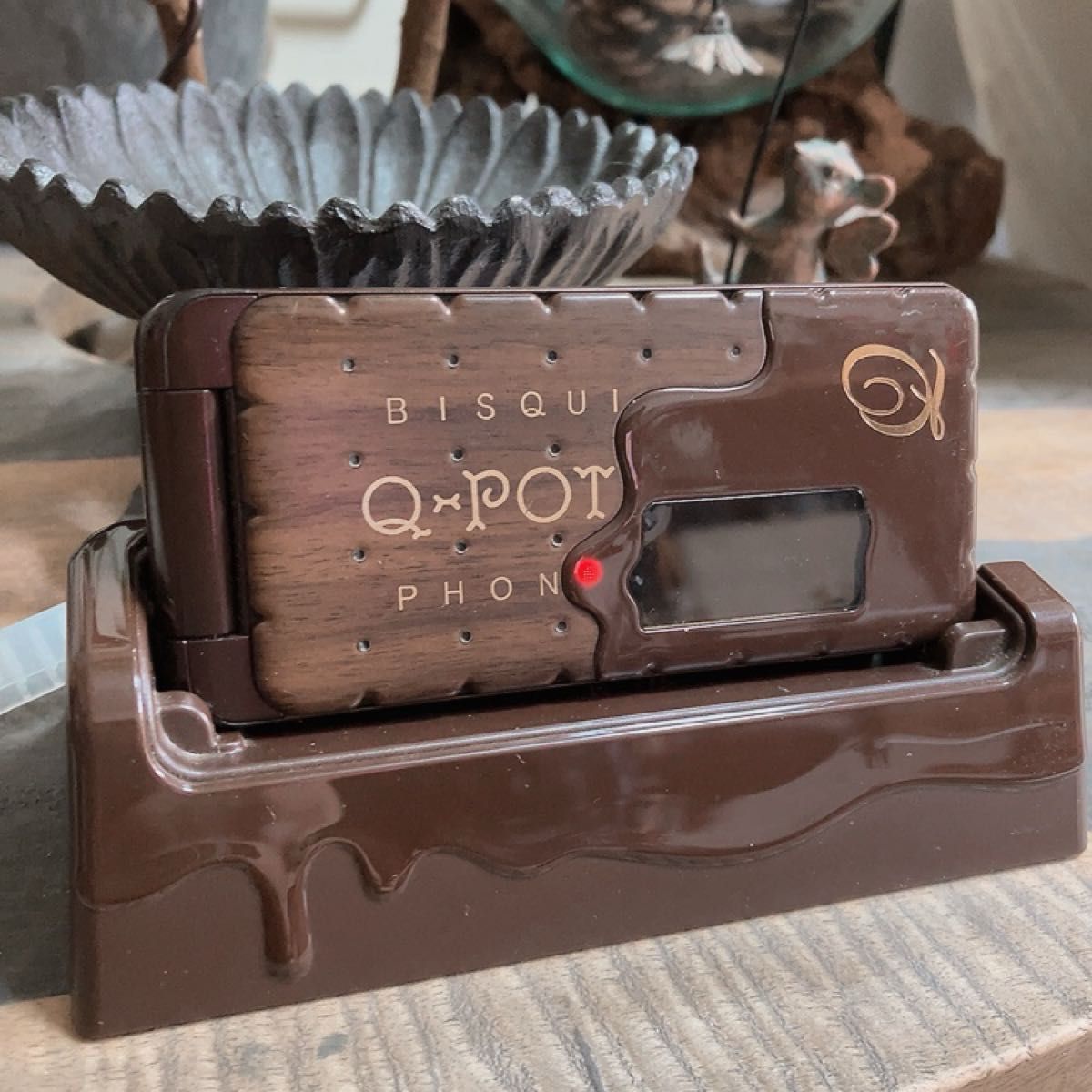 Q-pot. Phone SH-04C docomo チョコレートビスケット