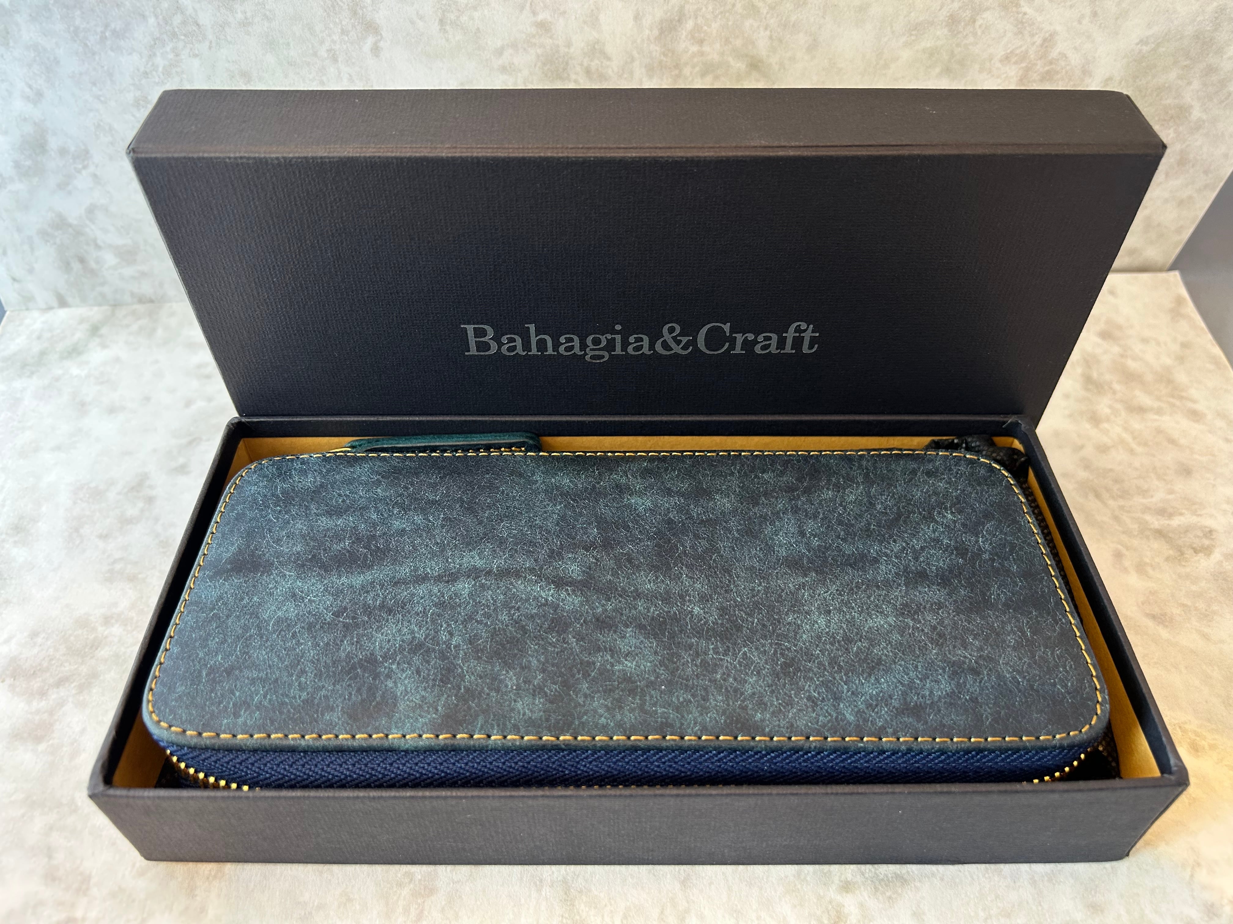 バハギア & クラフト ラウンドジップペンケース (プエブロ革 ブルー